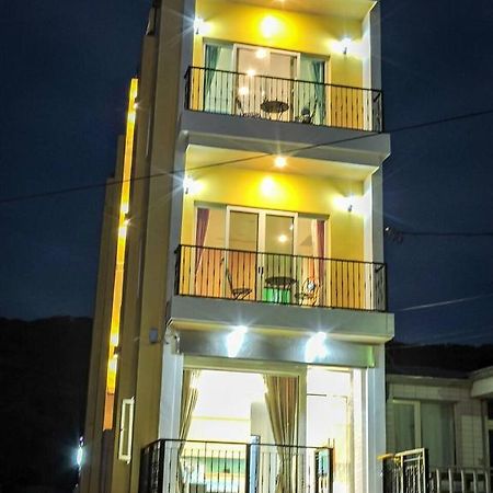 Cape Eluanbi Tiffany Homestay מראה חיצוני תמונה