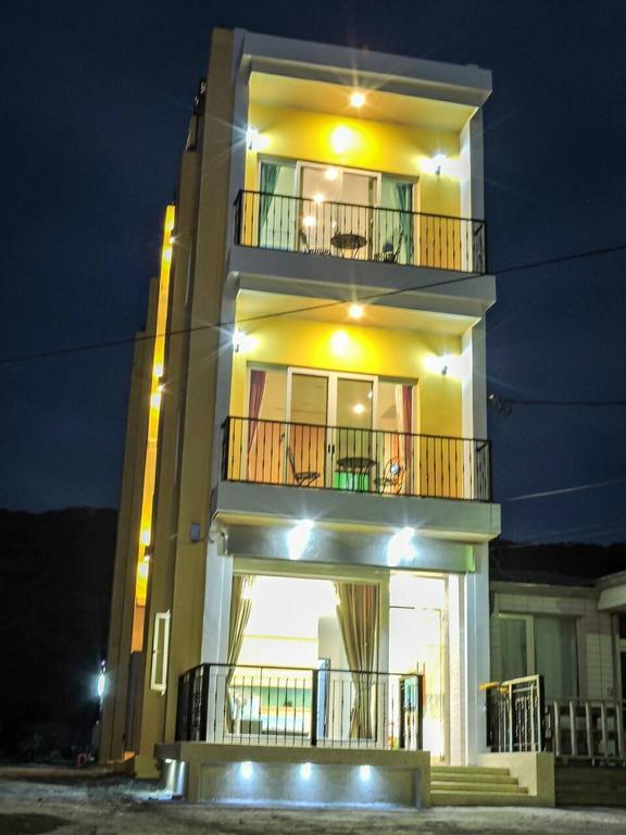 Cape Eluanbi Tiffany Homestay מראה חיצוני תמונה